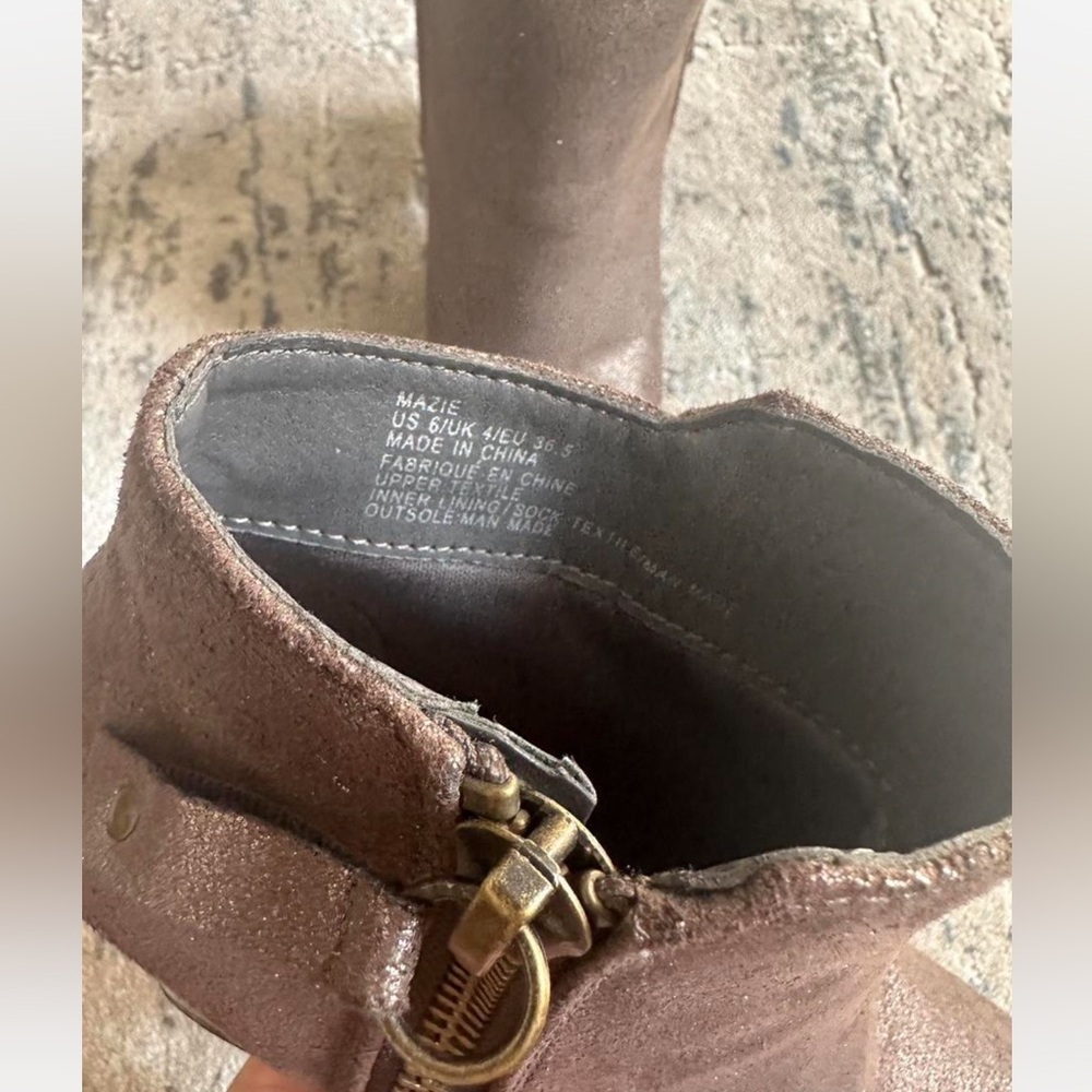 Elegant Greyish Brown Ankle Boots - Picture 5 of 6